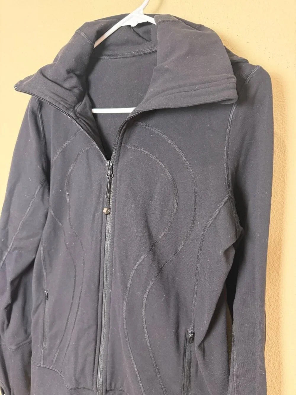 Lululemon In Stride black jacket with a high collar and full zip closure Size 10